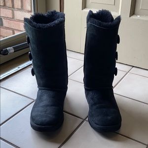 UGG Bailey Suede Button Triplet II Boots size 6